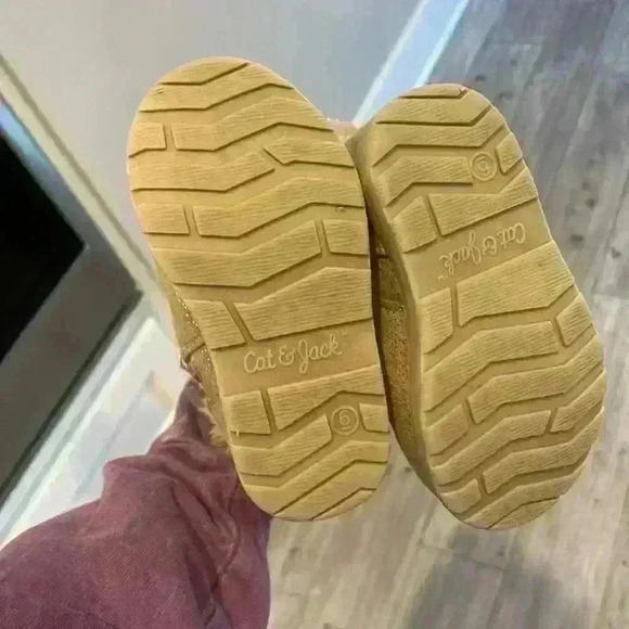 Cat & Jack Kids Booties for winter sz 6 Toddler - Picture 3 of 3